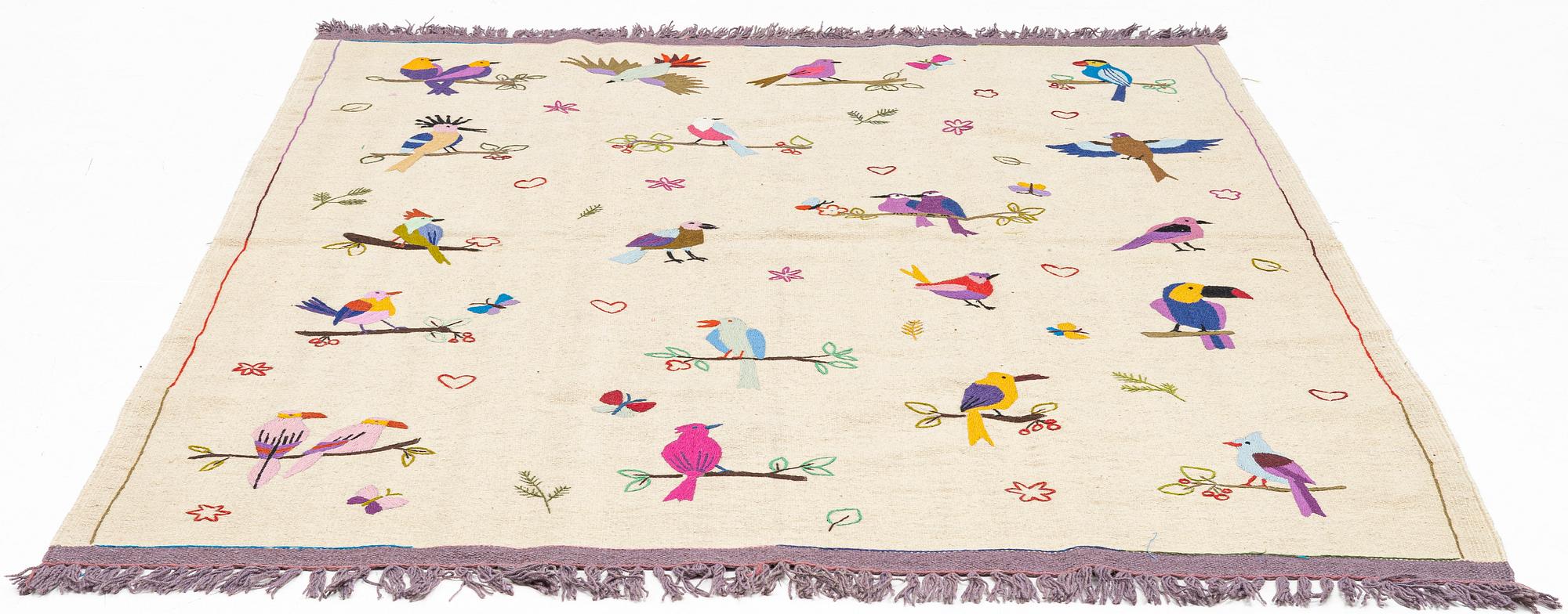 Matta, handbroderad Kelim, ca 227 x 178 cm.
