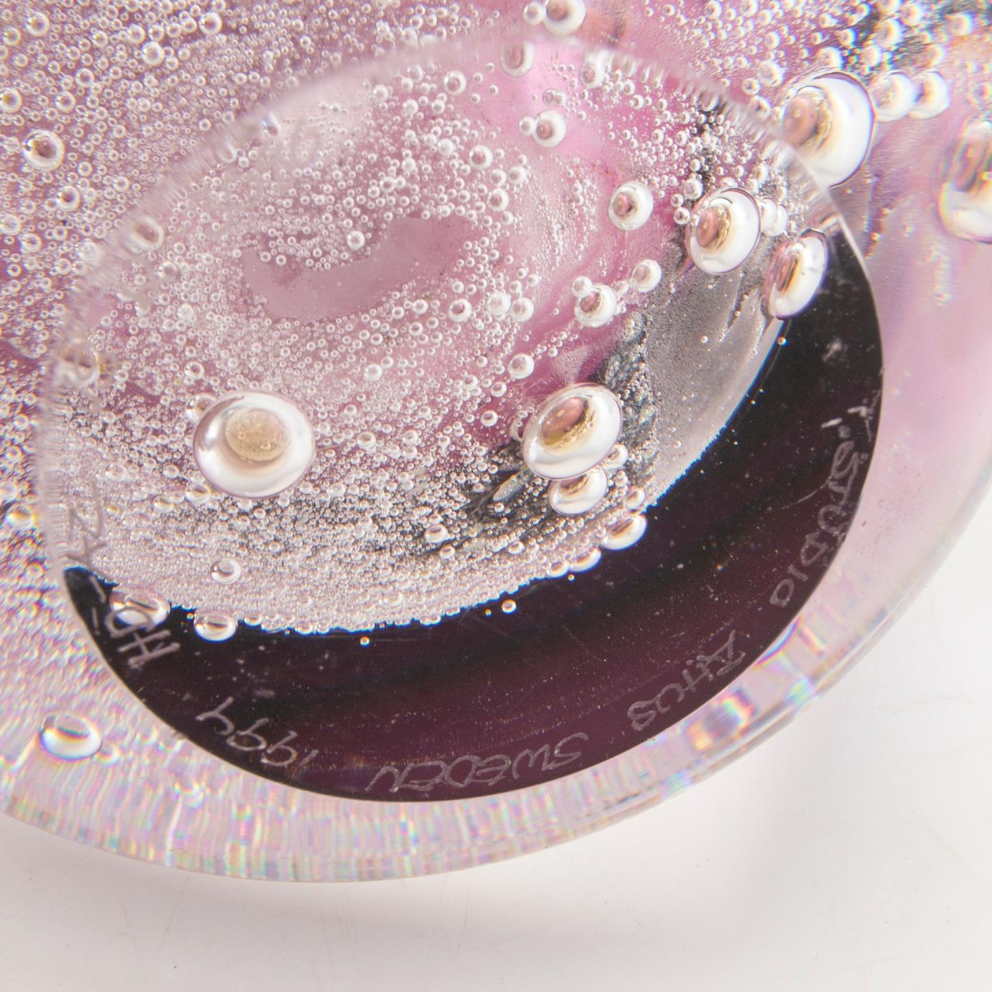 Hanne Dreutler, vas Studio Åhus, signerad och daterad 1994.