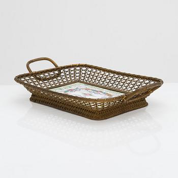 Kori, posliini ja messinki, pohjassa "Sèvres"-merkki, 1800-luku.