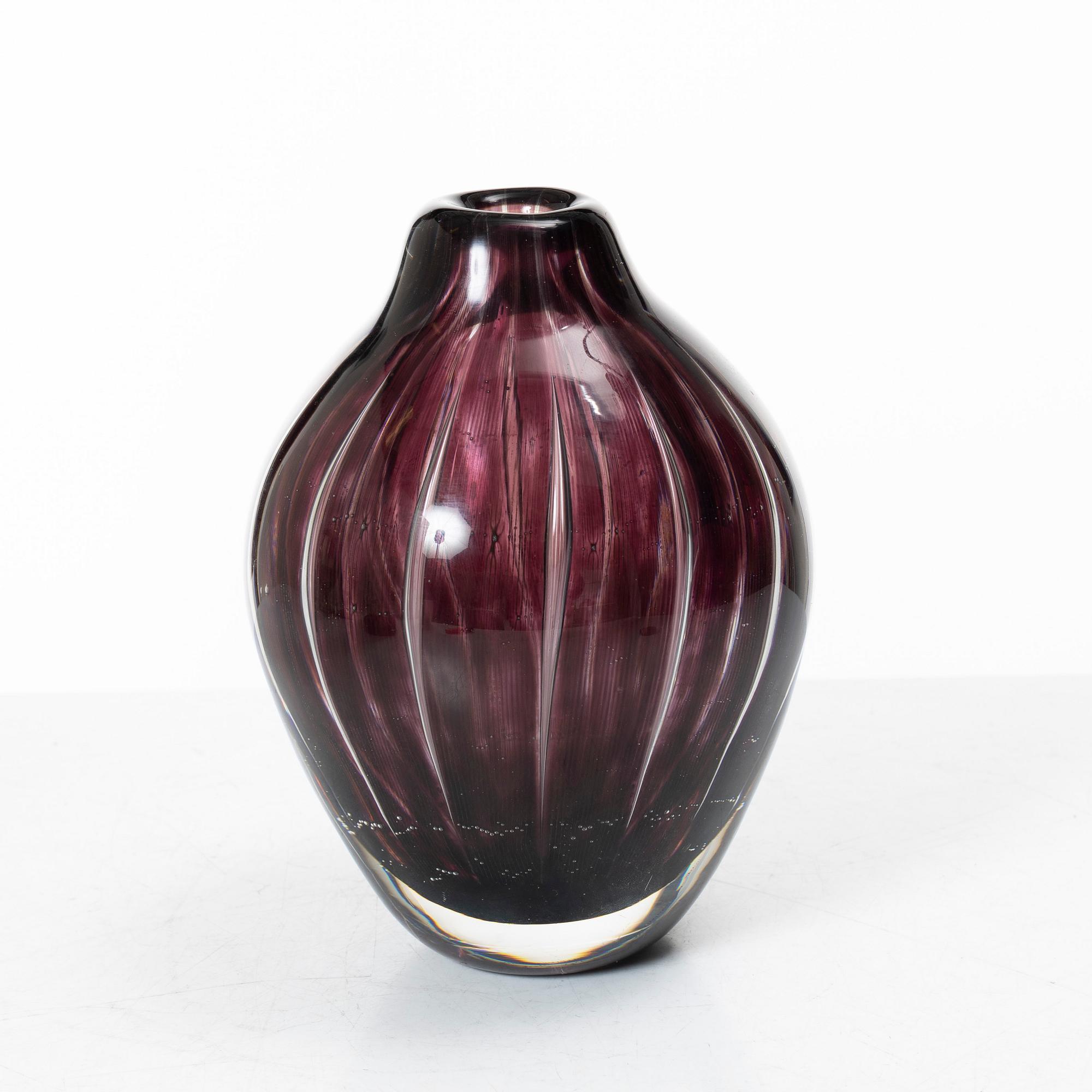 Edvin Öhrström, an ariel glass vase, Orrefors 1950.
