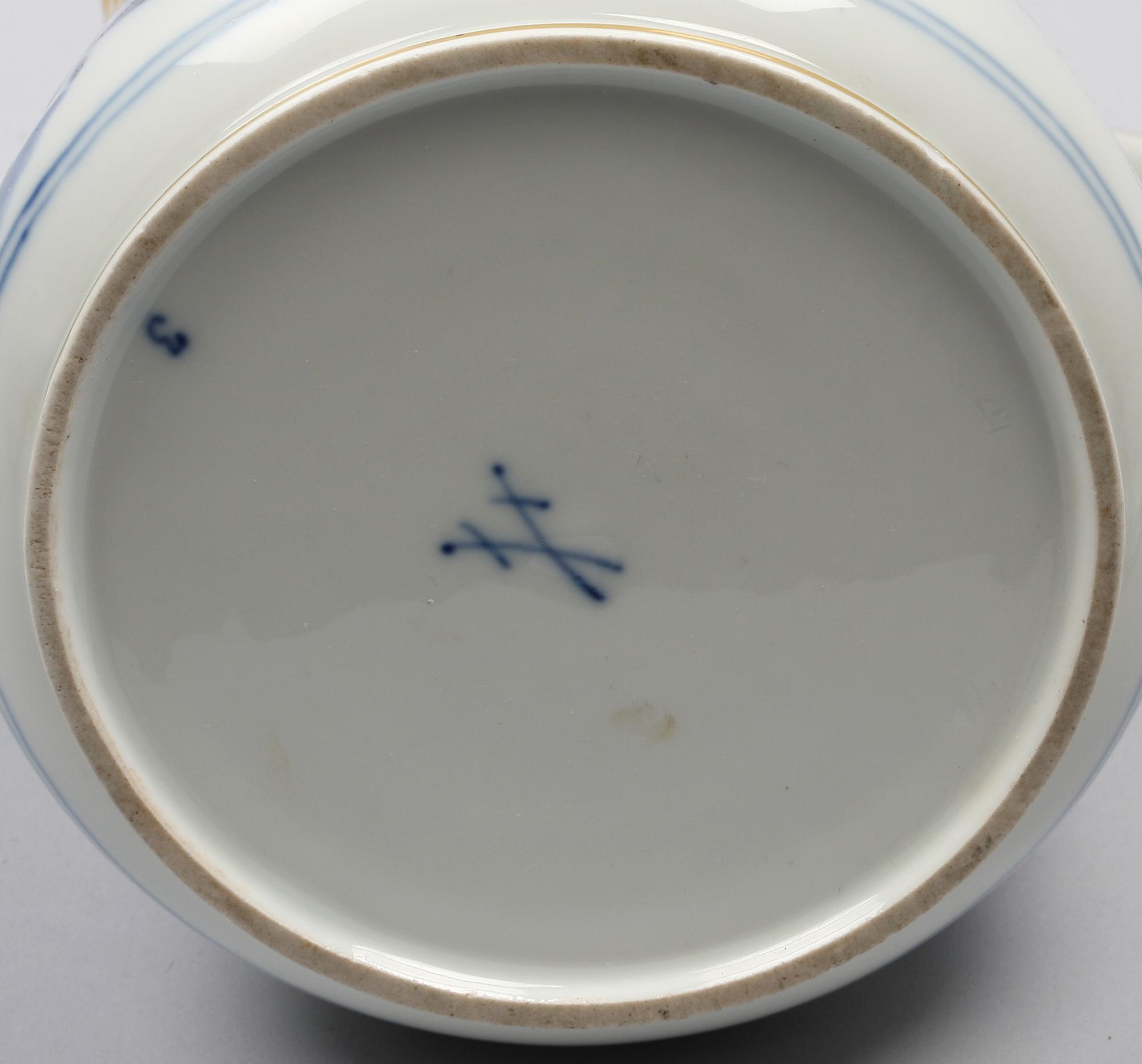 KANNA MED LOCK, porslin, Meissen, "Lökmönstret".