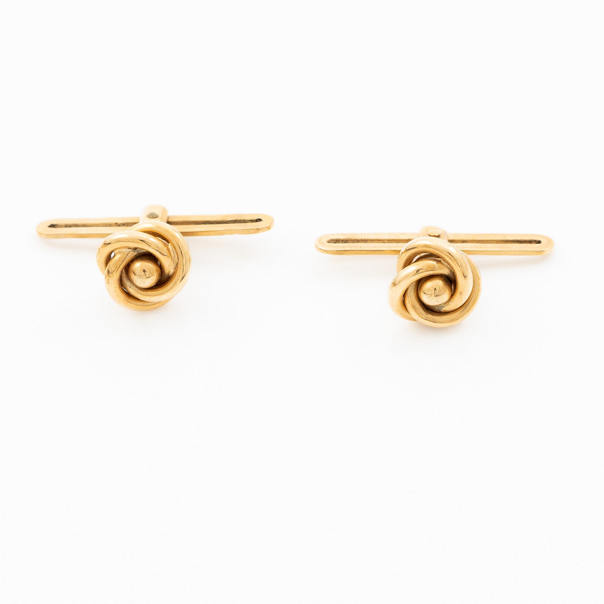 Shirt buttons, a pair and two cravat pins, 18K gold, with synthetic red stone and pearl.