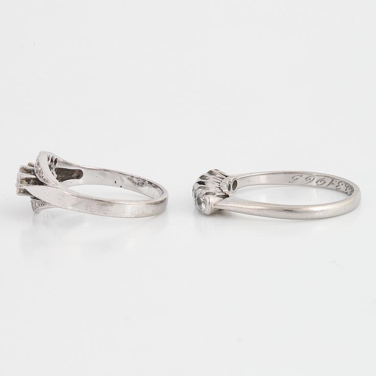 Two diamondrings.