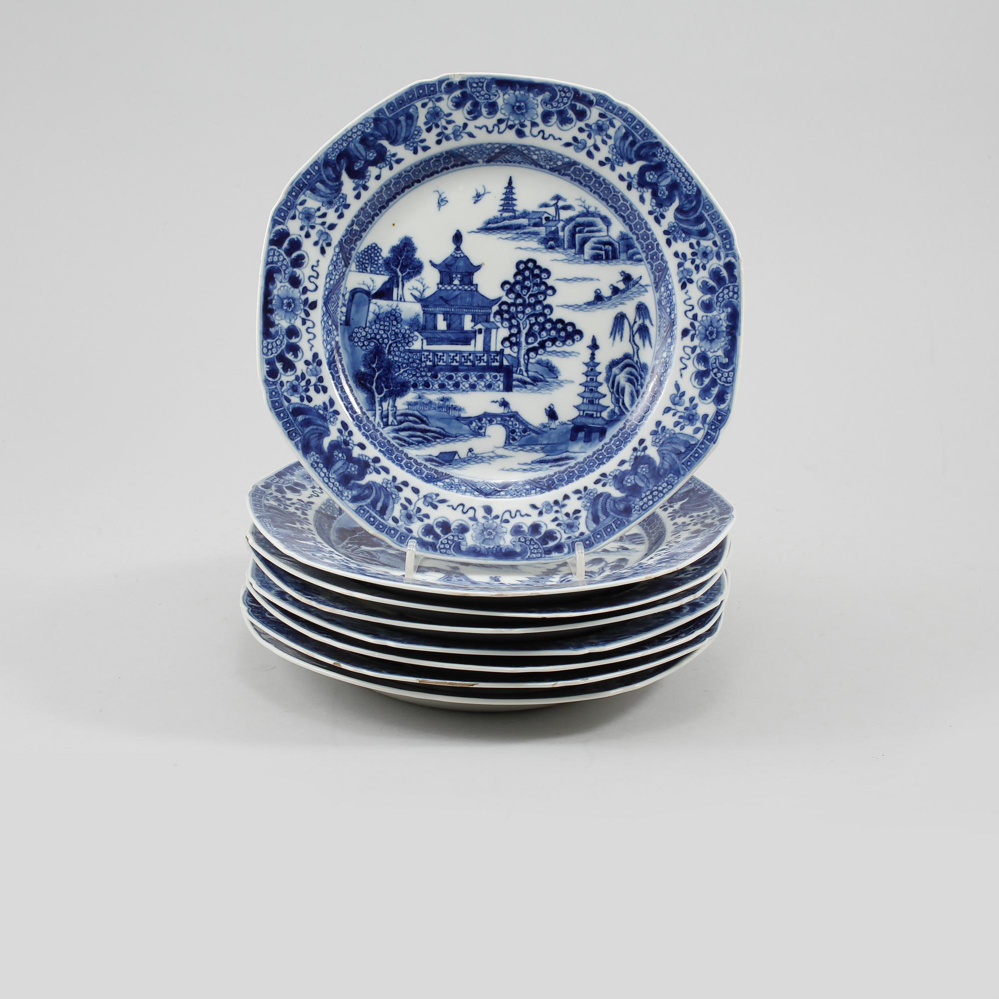 TALLRIKAR, 8 st, porslin, Kina, Qianlong, 1736-95.