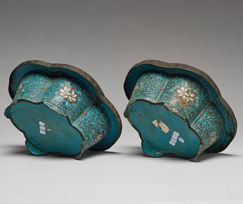 A pair of cloisonné flower pots, Qing dynasty, 19th Century.