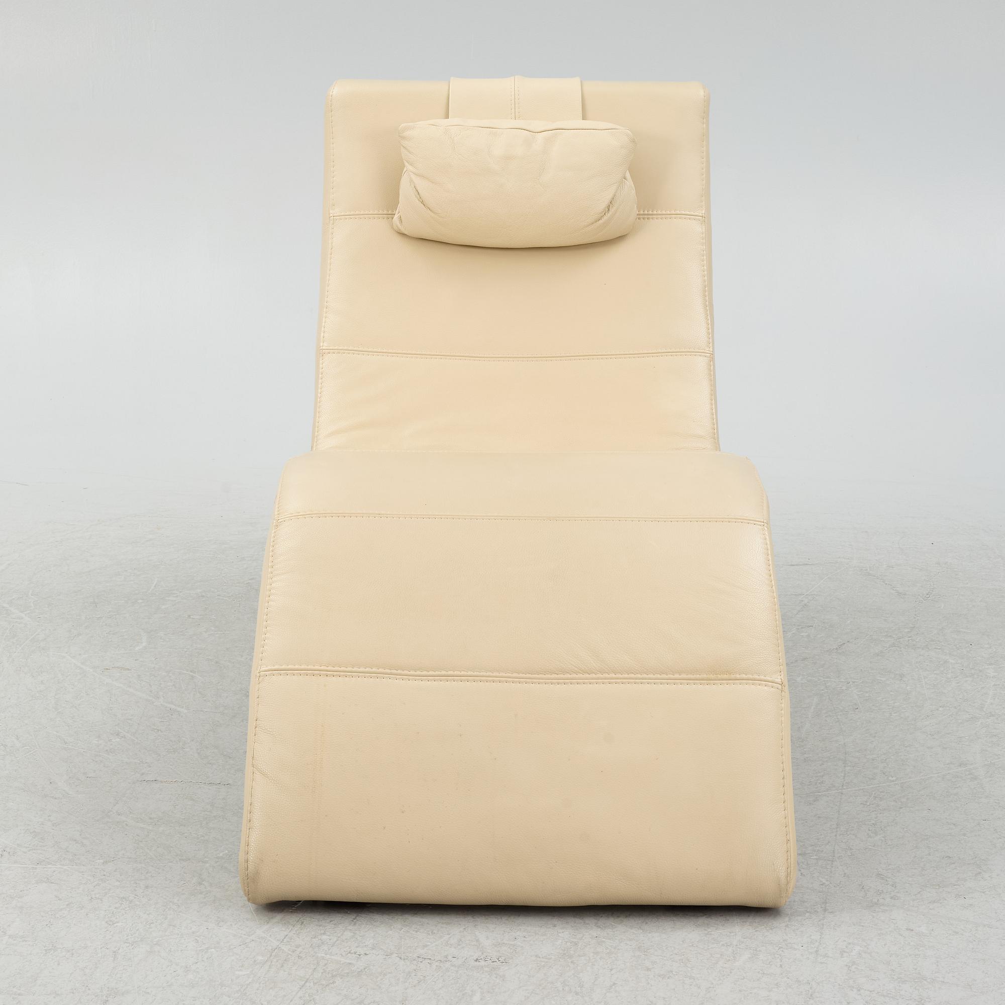 A reclininger, Neiser, contemporary.