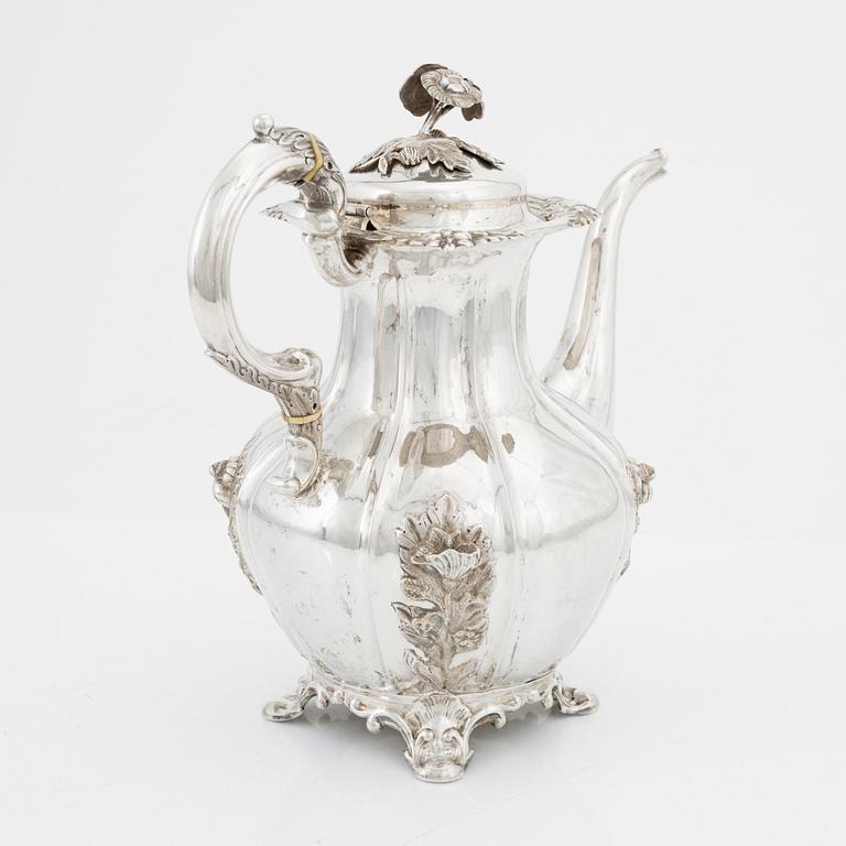 Kaffekanna, silver, nyrokoko, stämplar Växjö 1855, samt G Möllenborg, Stockholm 1869.