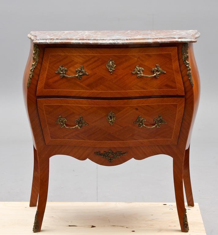 BYRÅ, rokokostil, 1900-tal.