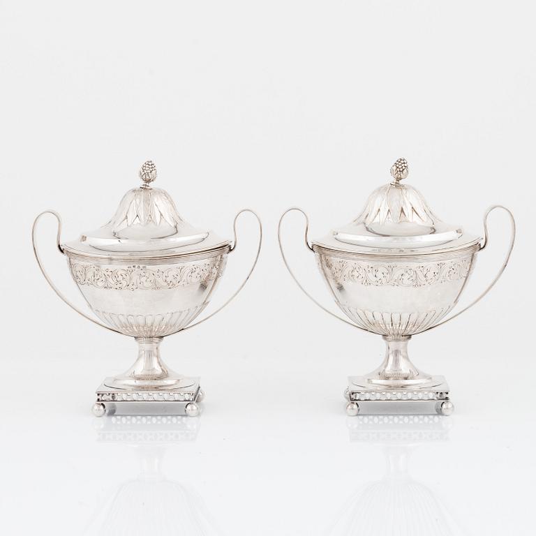 A pair of Swedish silver sugar bowls, marks of Gustaf Möllenborg, Stockholm 1898.