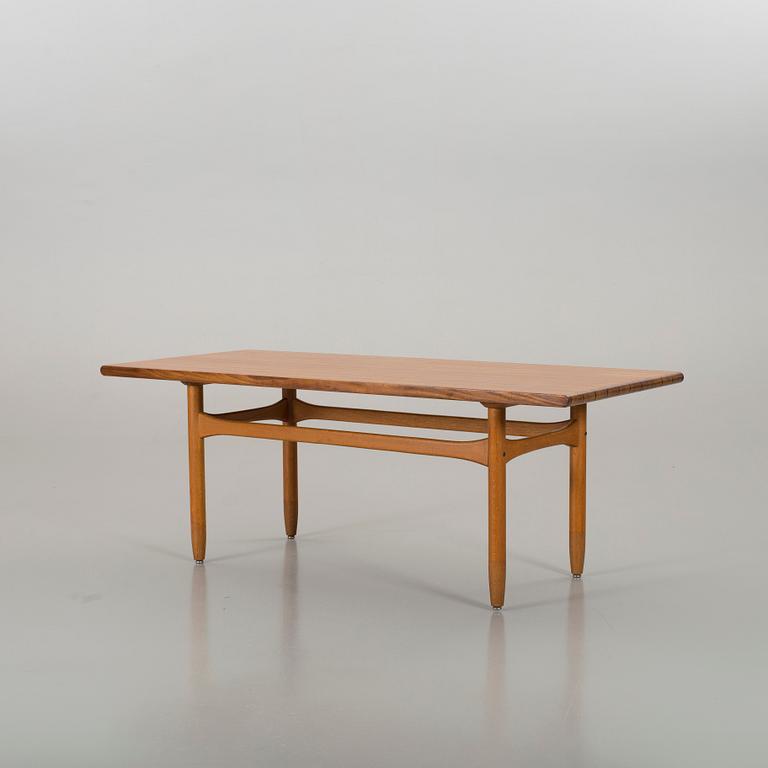 A COFFEE TABLE BY YNGVE EKSTRÖM FOR WESTERBERGS MÖBLER TRANÅS.