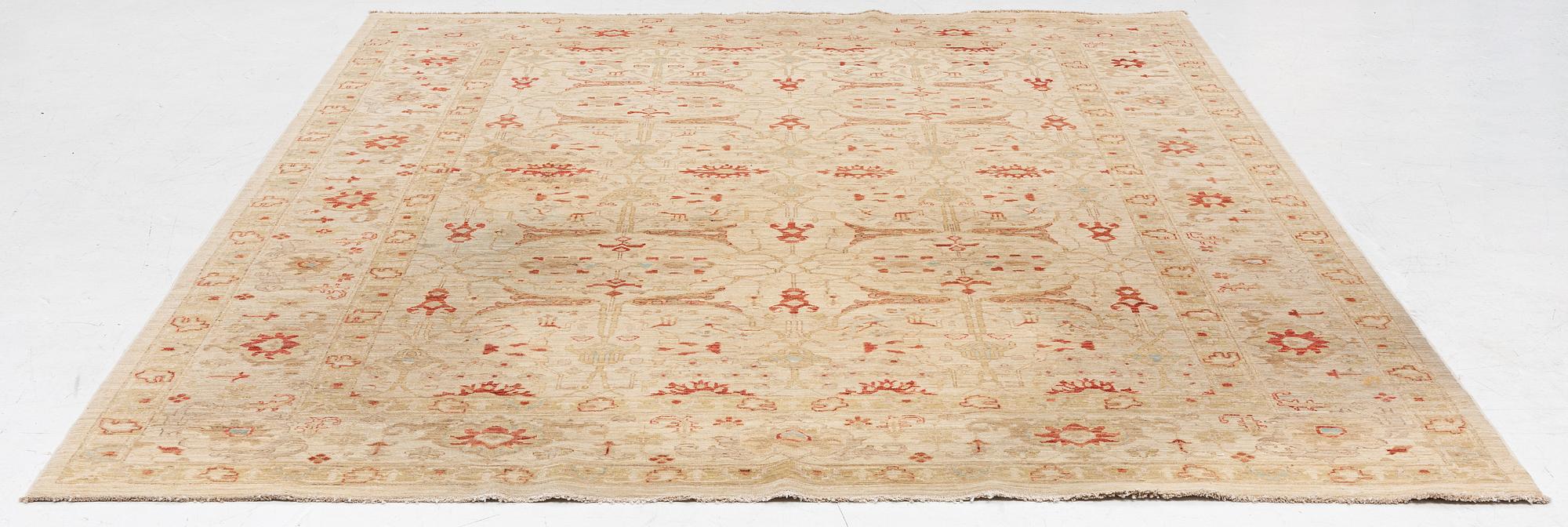 Carpet, Ziegler design, approx. 250 x 308 cm.