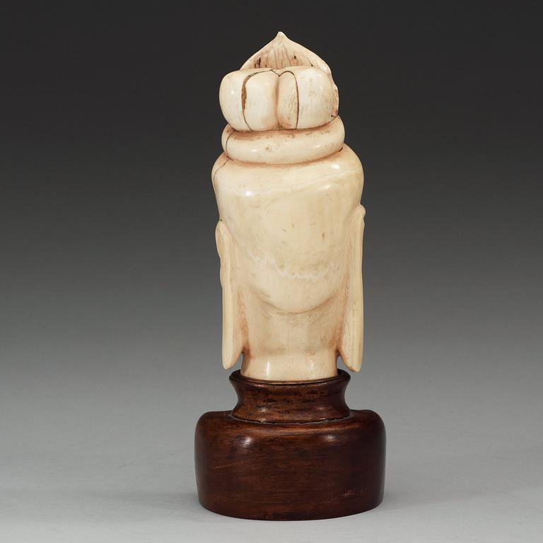 A ivory head of Guanyin, Qing dynasty (1644-1912).