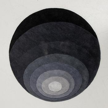 Verner Panton, Matta, modell "Luna", Verpan, Danmark. 120 cm.