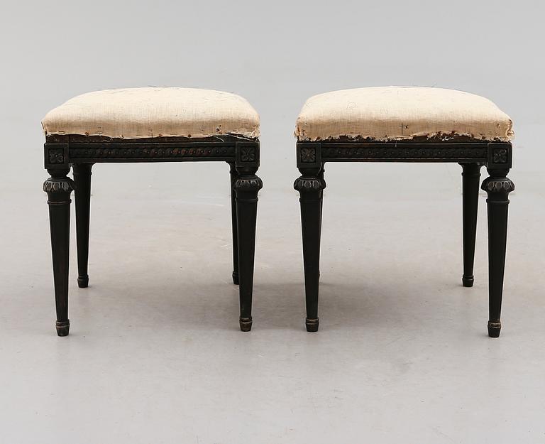 TABURETTER, 1 par, gustaviansk stil, 1900-talets första hälft.