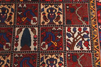 MATTA, Bachtiari, 1900-talets senare del, ca 300 x 200 cm.