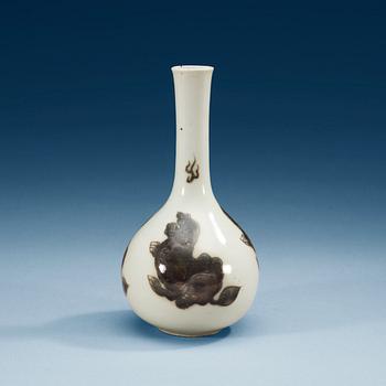 1671. An underglaze red vase, Qing dynasty, Kangxi (1662-1722).