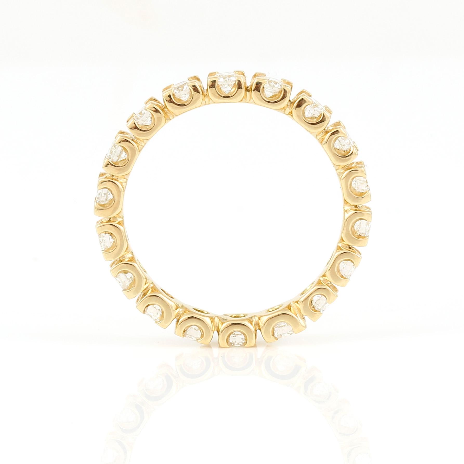 RING, 18K guld med briljantslipade diamanter, tot ca 1,05 ct. Vikt 3,15 gram.