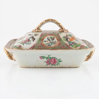 A Canton tureen with cover, 19th century.