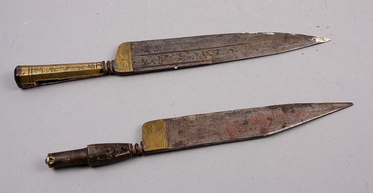 JAKTBAJONETTER, 2 st, Spanien 1700/1800-tal.