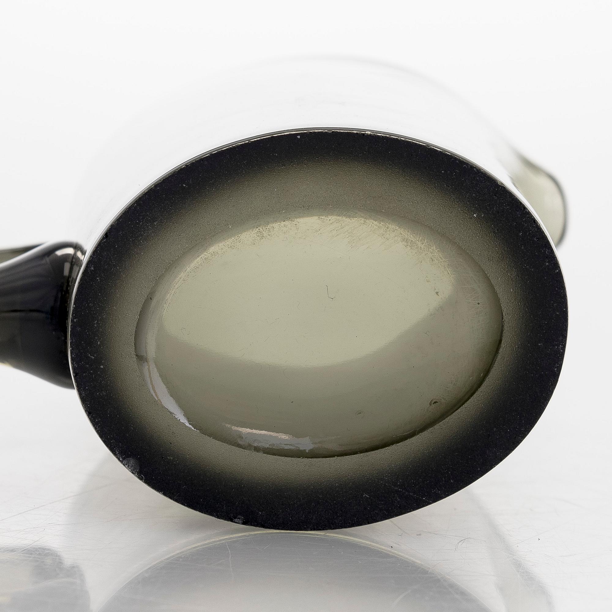 Kaj Franck, Drinking glasses, 18 pcs, 1725, "Trumpetti", and a jug, model 5605. Nuutajärvi Notsjö, Finland. 1960s.