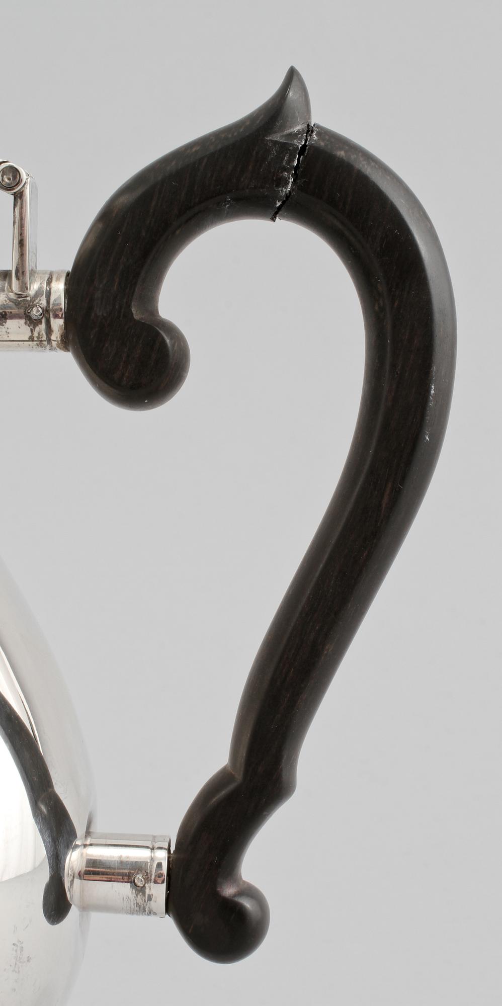 KAFFEKANNA, silver, omkring 1900-talets mitt. Vikt 665 g.