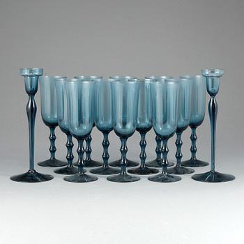 CHAMPAGNESTRUTAR, samt LJUSSTAKAR, 13 + 2 st, "Salut", Simon Gate, Orrefors, 1900-talets andra hälft.