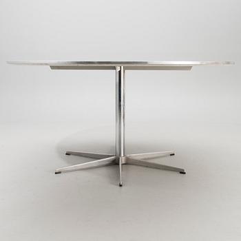 dinner table A826 for Fritz Hansen, 1983.