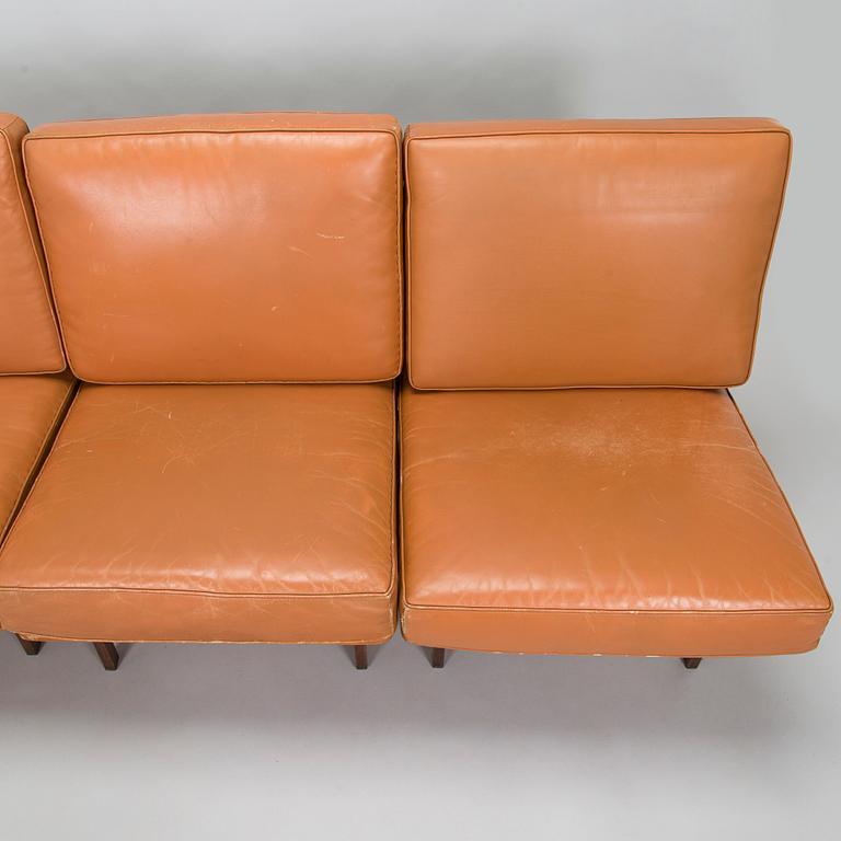 Ilmari Tapiovaara, sohva / nojatuoleja 3 kpl, valmistaja Lukkiseppo, 1900-luvun puoliväli.