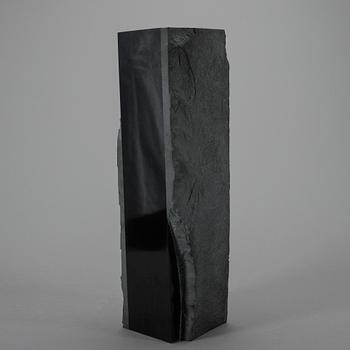 TAKASHI NARAHA. Skulptur, diabas, signerad o märkt 81-B-32.