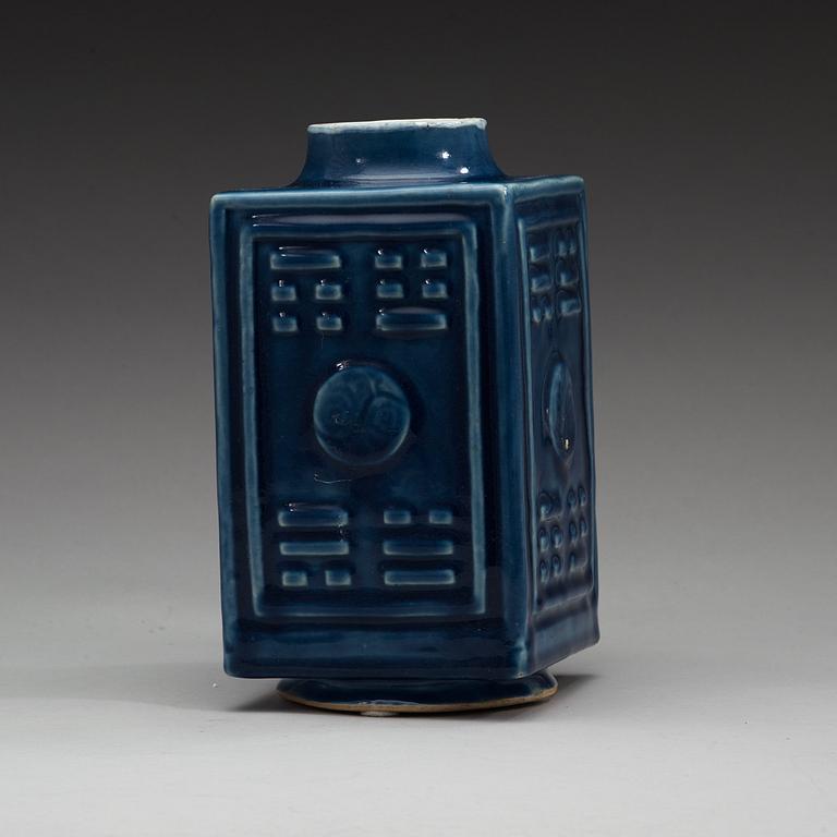 A blue rectangular vase, late Qing dynasty, circa 1900.