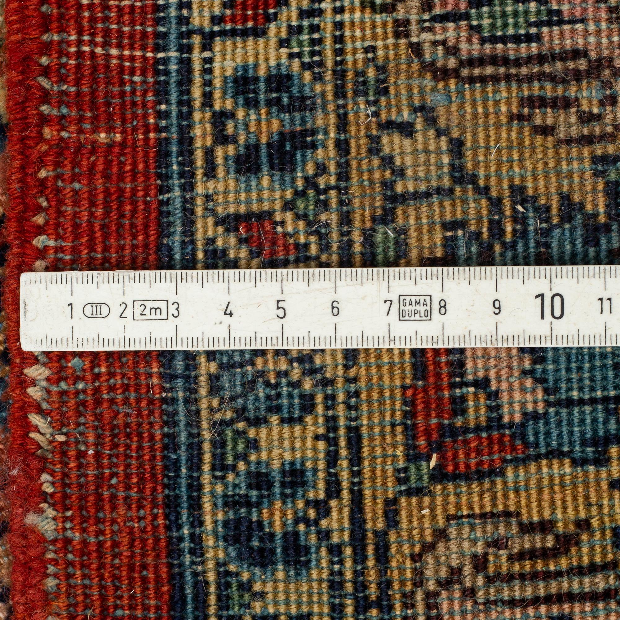 A semi-antiqie Qum carpet. Around 440 x 307 cm.
