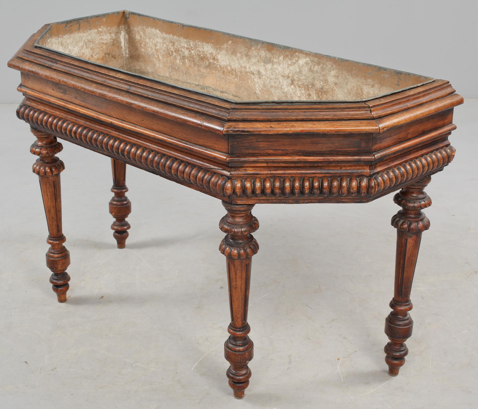 BLOMBORD, gustaviansk stil, sekelskiftet 1800/1900.