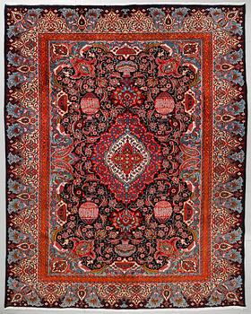 A Kashmar rug, ca 370 x 290 cm.