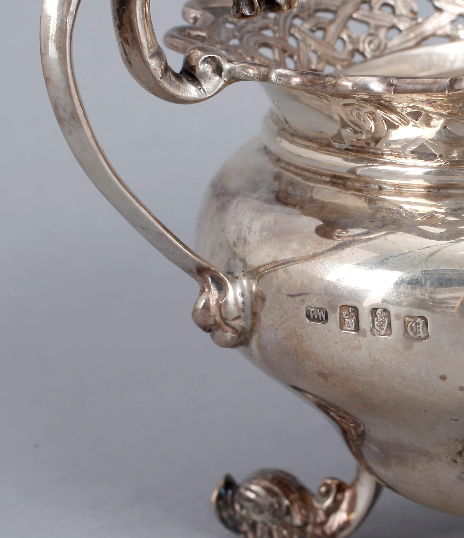 GRÄDDKANNA, silver, Dublin, Irland, omkr år 1900. Vikt ca 278 gram.
