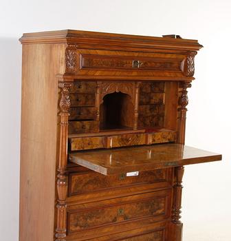 CHIFFONJE. Nyrenässans 1800-talets andra hälft.