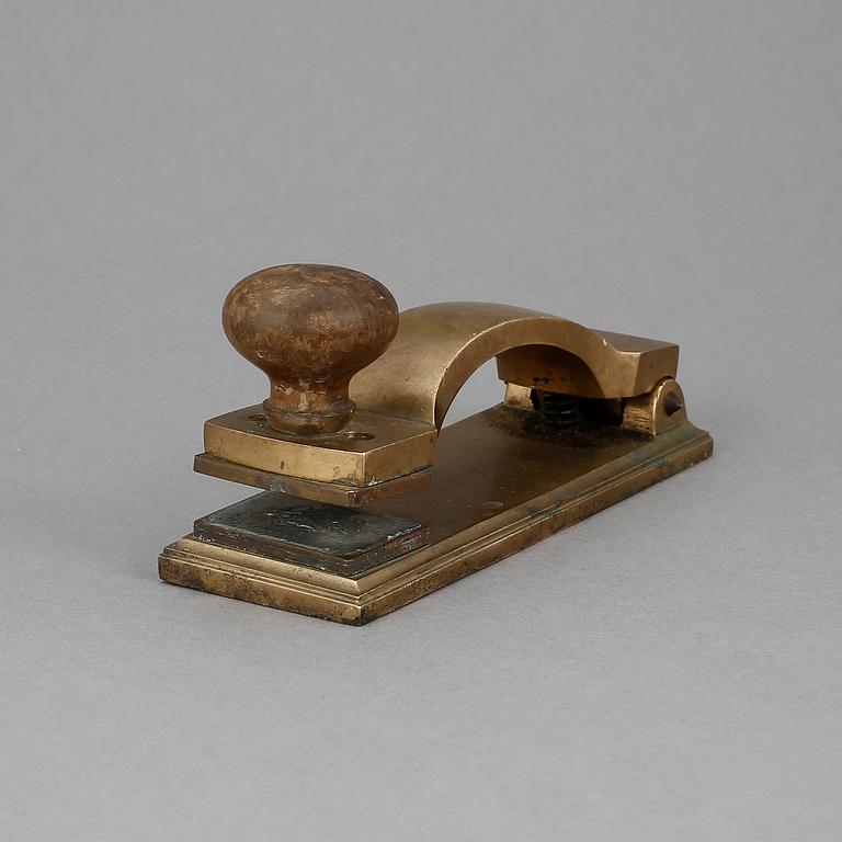 ADLIG SIGILLSTAMP, mässing, 1900-talets början.