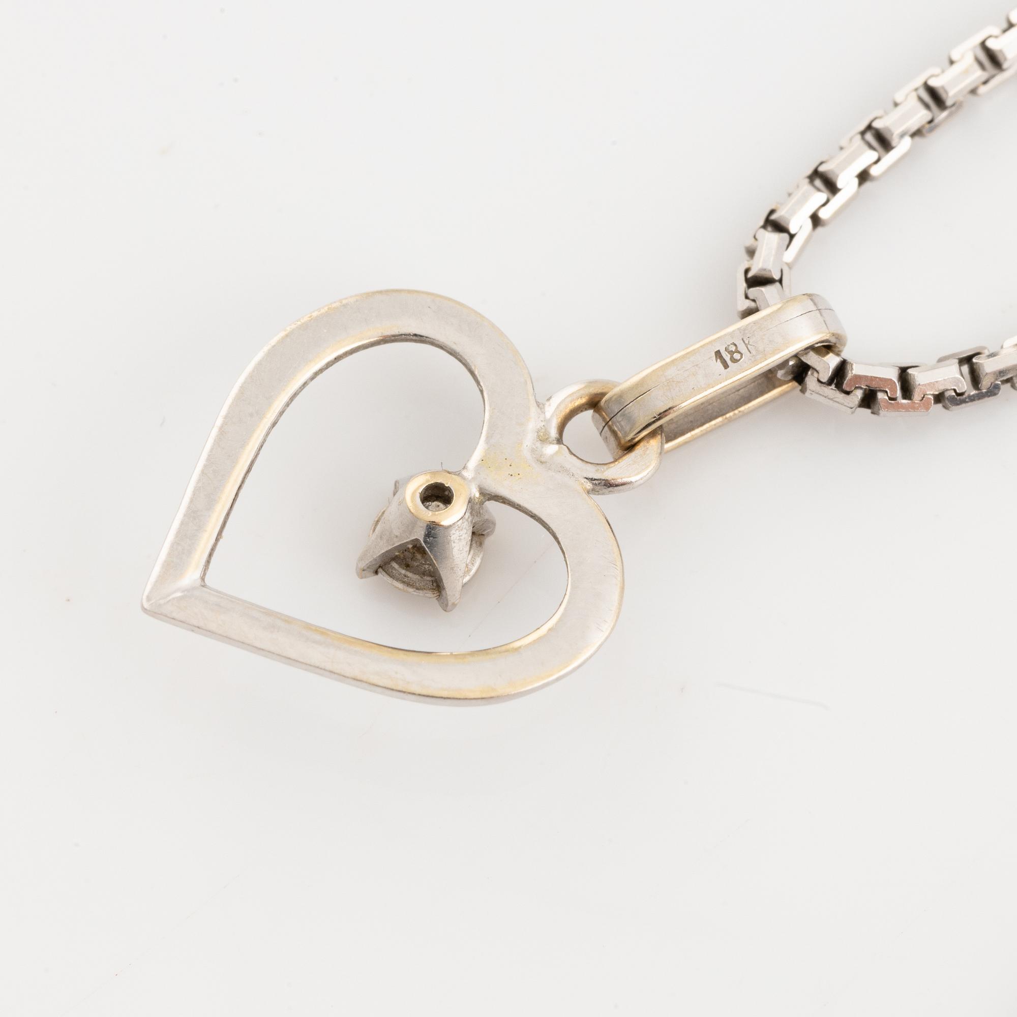 Collier, vitguld, hänge i form av hjärta, med liten diamant.