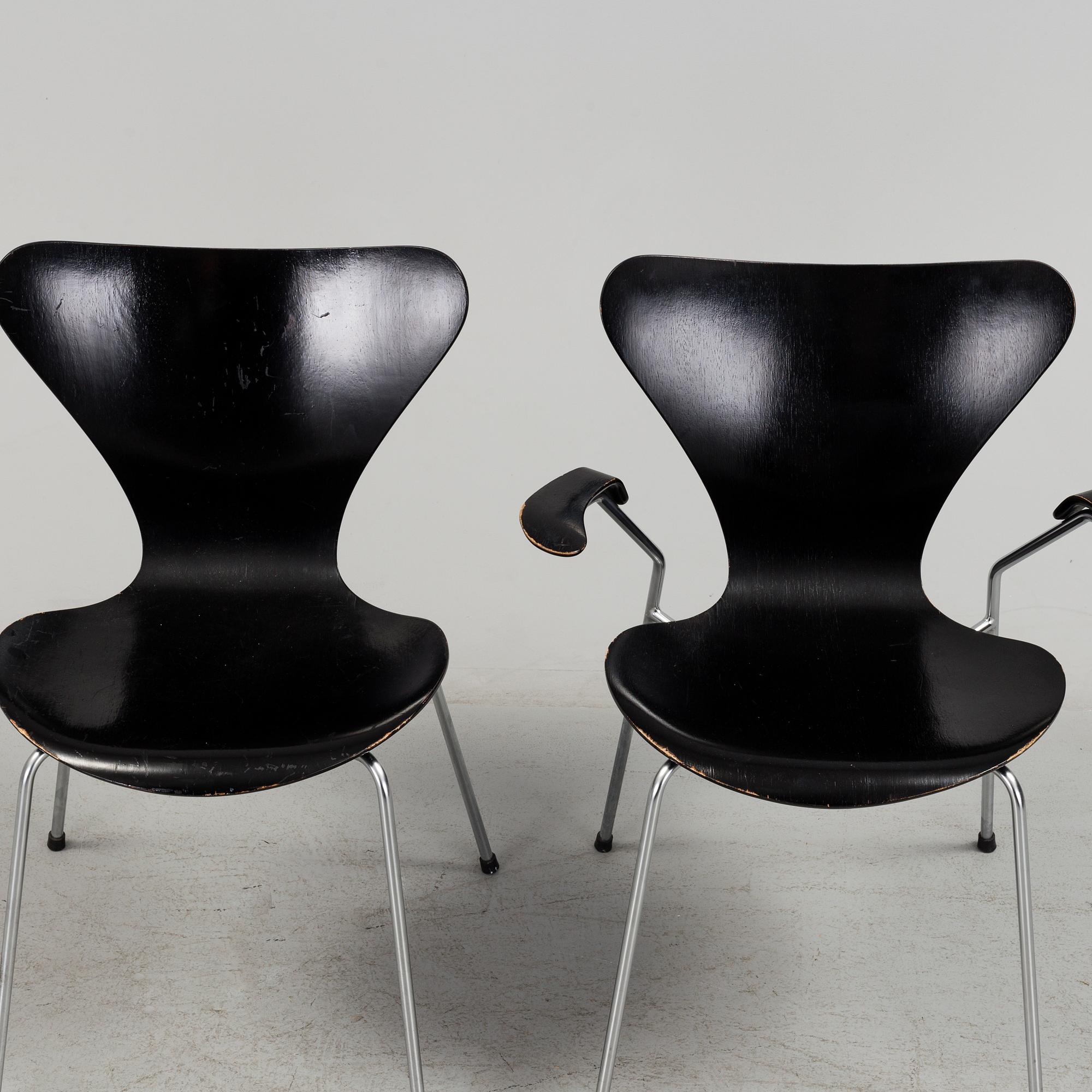 ARNE JACOBSEN, karmstol och stol, "Sjuan", Fritz Hansen, 1965-7.