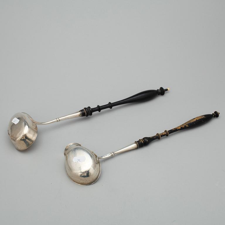 SOPPSLEVAR, 2 st. Silver. Bl a CG Hallberg Stockholm 1923.