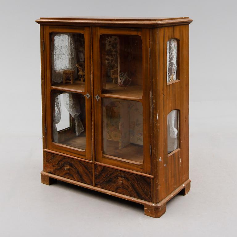 DOCKSKÅP, 1800-andra hälft.