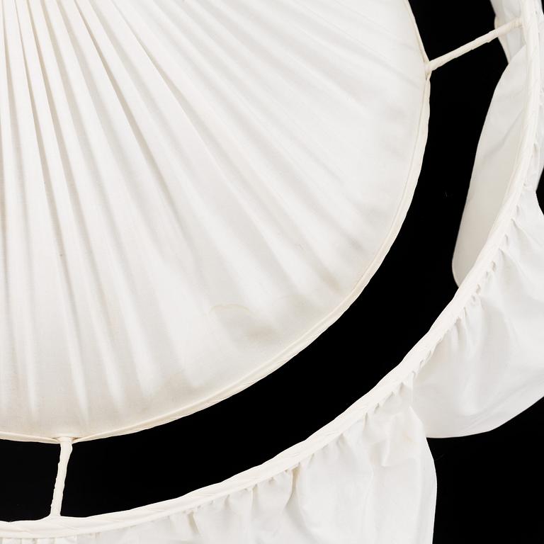 JOSEF FRANK, taklampa, modell 2560, Firma Svenskt Tenn, 1900-talets andra hälft. Höjd ca 30 cm.