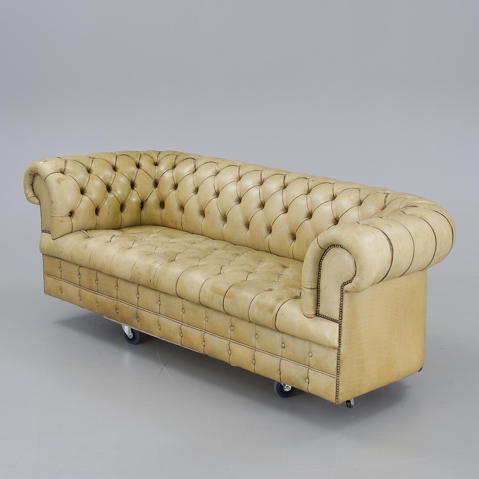 SOFFA, Chesterfieild-modell, 1900-talets andra hälft.