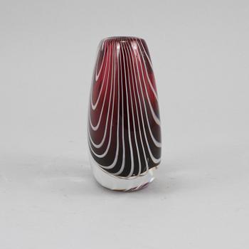 VAS samt OBJEKT, glas, Vicke Lindstrand, Kosta, 1900-talets andra hälft.