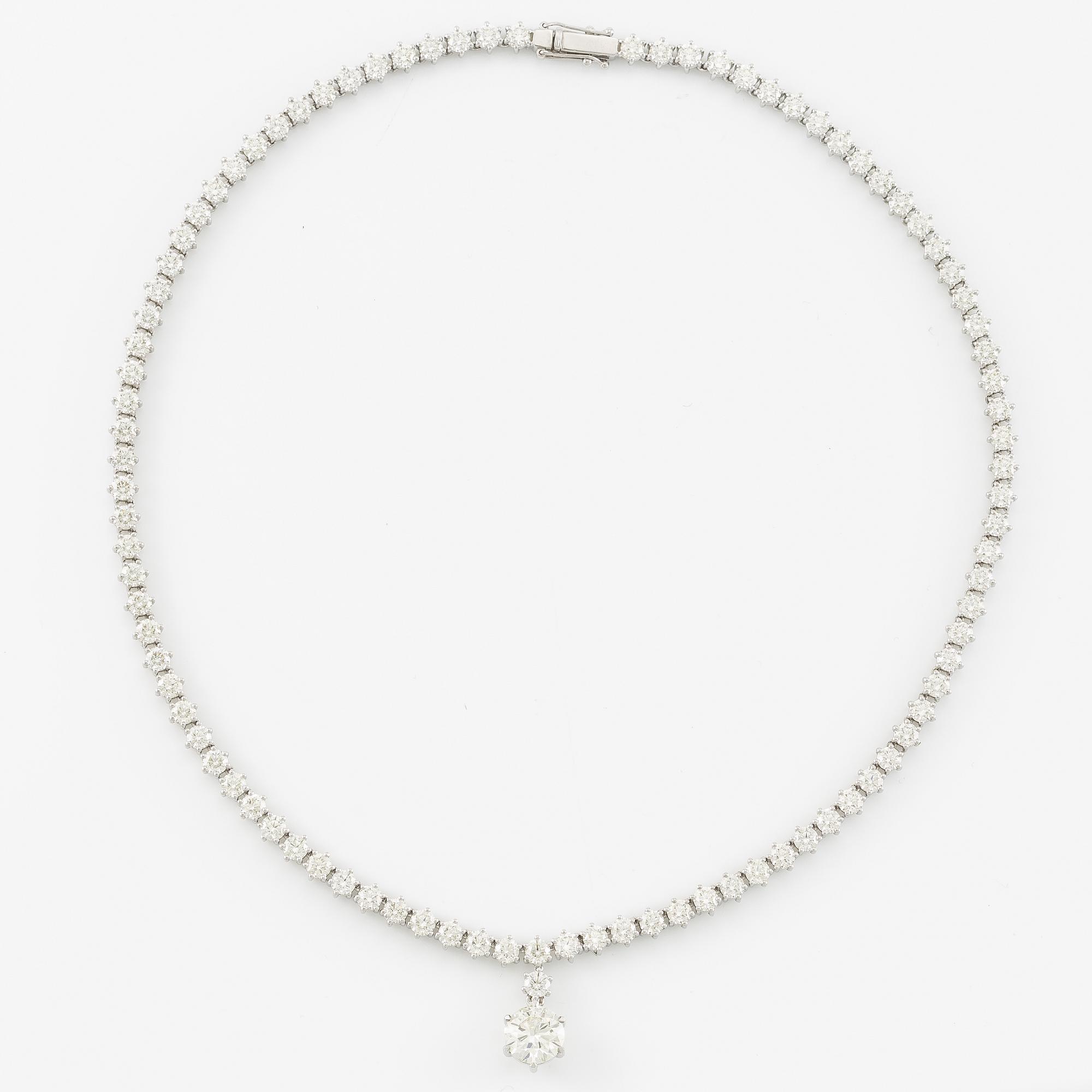 Necklace, 18K white gold with brilliant-cut diamonds.