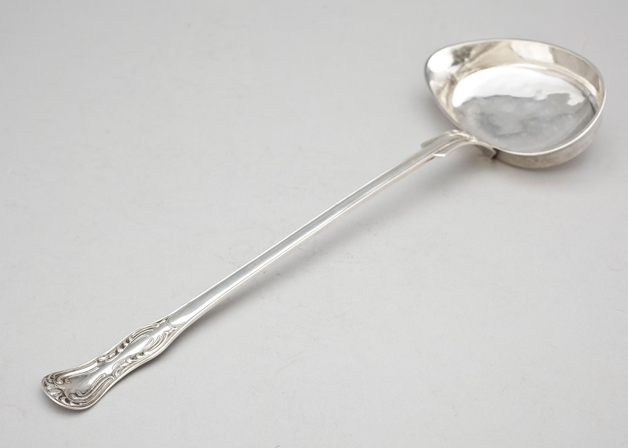 PARTI SERVISDELAR, 3 + 1 delar, silver, bl a CG Hallbergs Guldsmeds AB, Stockholm, 1912. Totalvikt ca 1309 g.