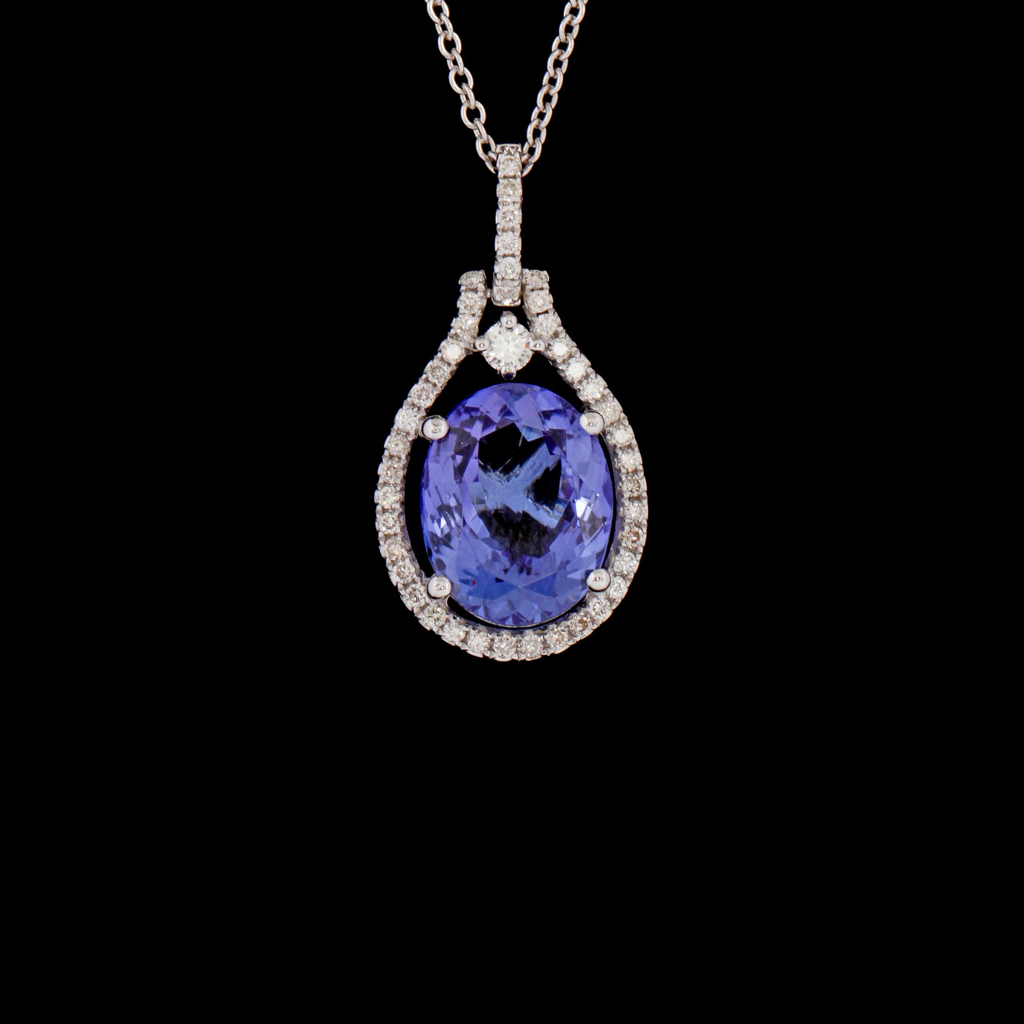 HÄNGE, 18k vitguld med briljantslipade diamanter 0.28 ct samt ovalslipad tanzanit, 4.56 ct. Vikt 11 g.