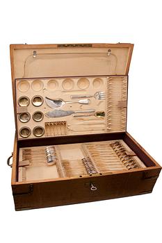 357. CUTLERY CASE / 130 pieces.