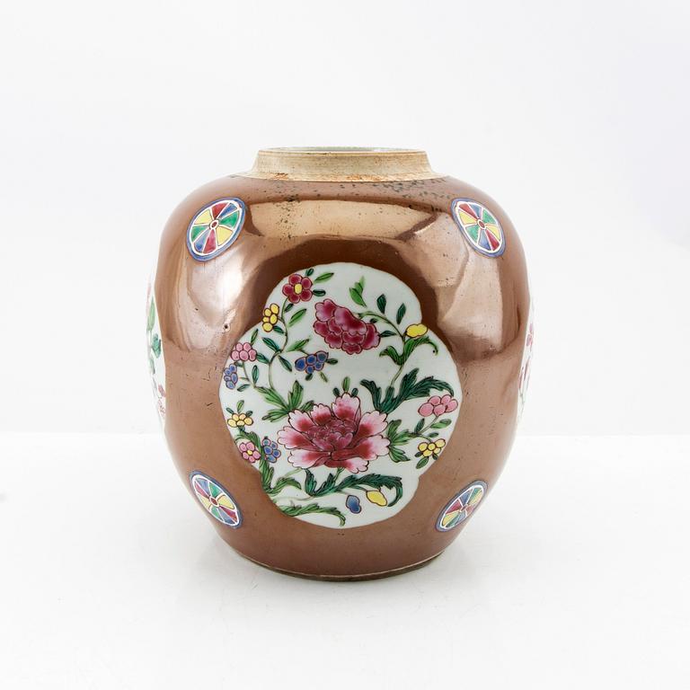 Urna / Bojan, porslin. Qingdynastin, Qianlong (1736-95).