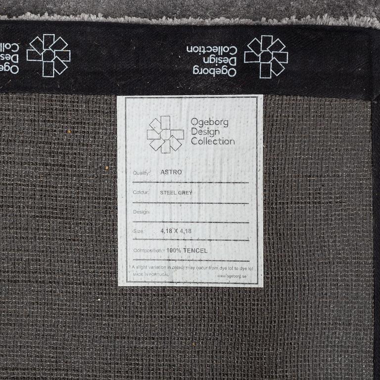 Rug, Ogeborg Design Collection, "Astro", grey, 420 x 420 cm.
