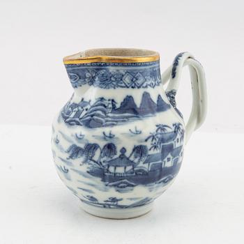 A blue and white porcelain creamer, China 19th century.